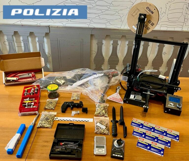 Costruisce una pistola con stampante 3D, arrestato 20enne