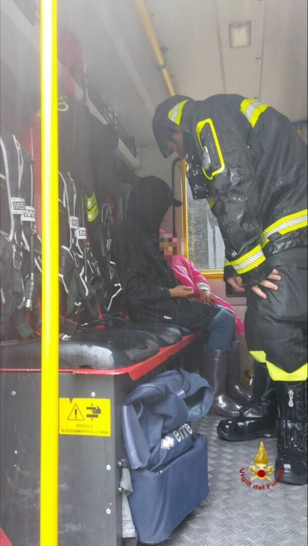 Maltempo, a Masate i Vigili del Fuoco evacuano scuola dell’infanzia