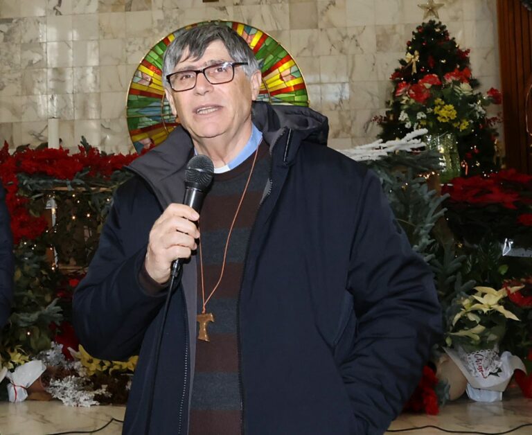 Don Patriciello “Da De Luca parole pericolose”, la replica “Sia più ironico”