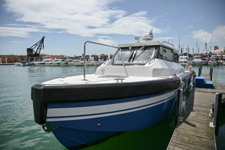 Presentata la nuova imbarcazione della Polizia locale