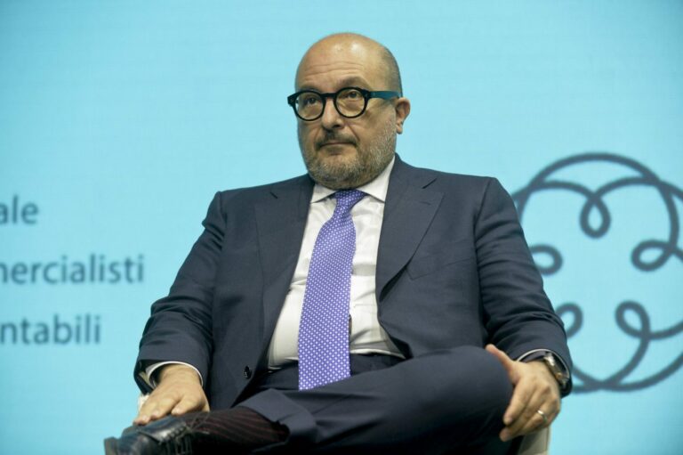 Sangiuliano “L’autore dello sfregio a Ercolano paghi il ripristino”