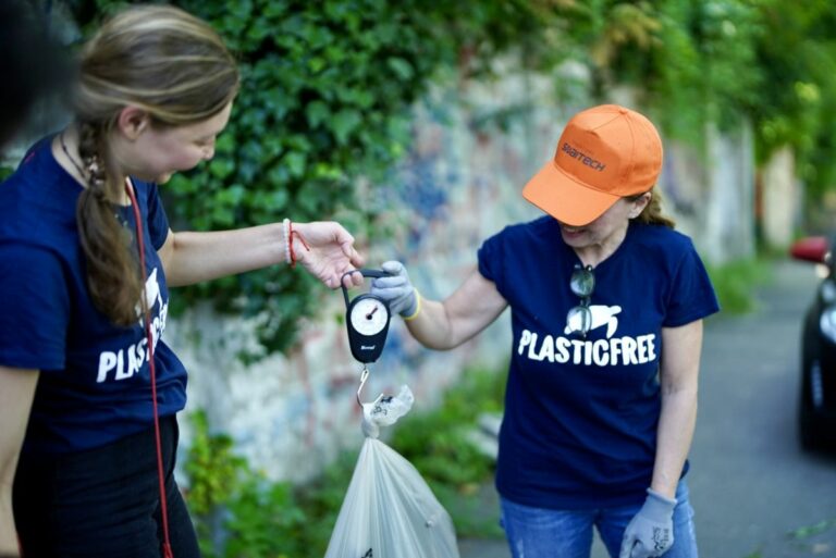 Tutela dell’ambiente, i volontari Snaitech in campo con Plastic Free