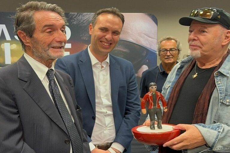 Lombardia, Fontana a San Siro consegna riconoscimento a Vasco Rossi