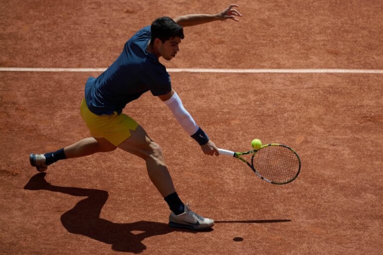 Zverev cede al quinto set, Alcaraz trionfa al Roland Garros