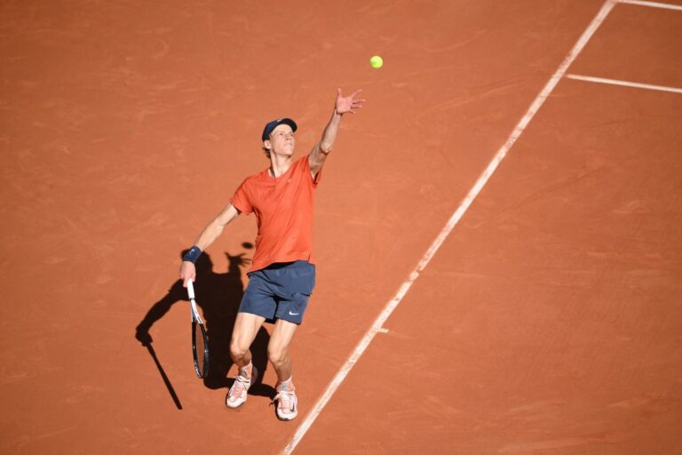 Sinner “Mi ispiro a Federer, Tomba e Vale i miei miti”