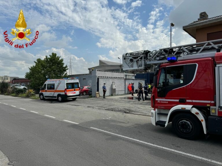 Esplosione in un capannone in Brianza, morto un operaio