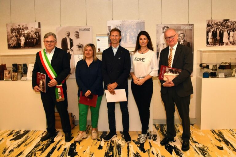 Inaugurata a Palazzo Pirelli la mostra “Storia del matrimonio”