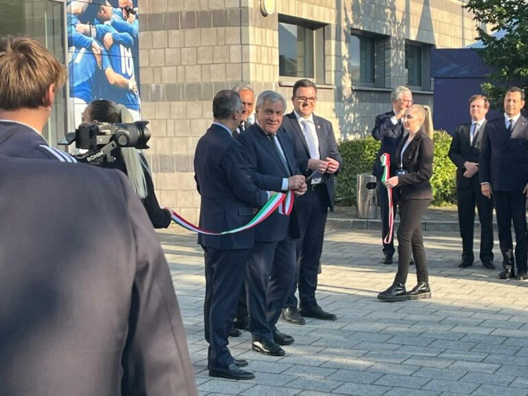 Tajani “L’amore dei tifosi un bel messaggio per gli azzurri”