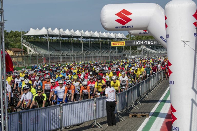 Suzuki Bike Day, 2800 persone invadono l’Autodromo di Imola