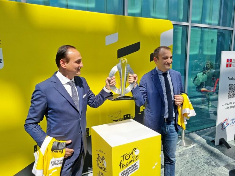 Il trofeo del “Grand Dèpart” del Tour de France nel Grattacielo Piemonte