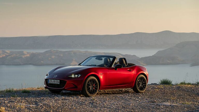 Mazda presenta la versione 2024 della MX-5