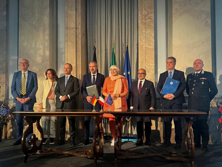 Archeologia, accordo con Berlino per rimpatrio 25 oggetti trafugati