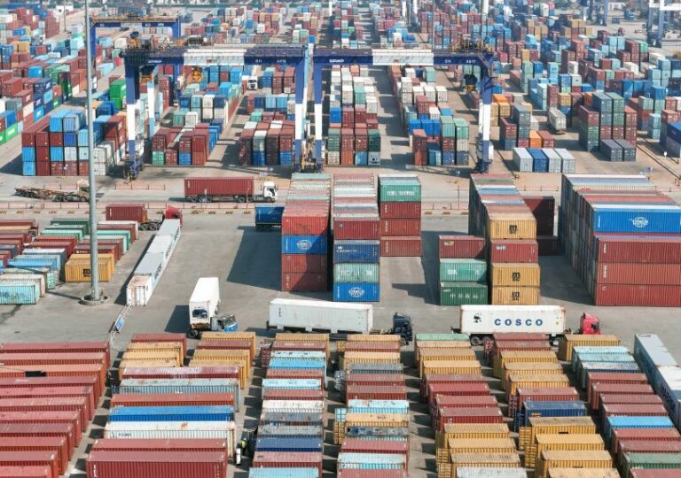 Ad aprile export in crescita, avanzo a +4,8 miliardi