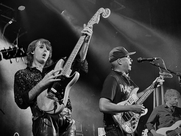 Pubblico in delirio a Londra per Tom Morello e Thomas Raggi dei Maneskin