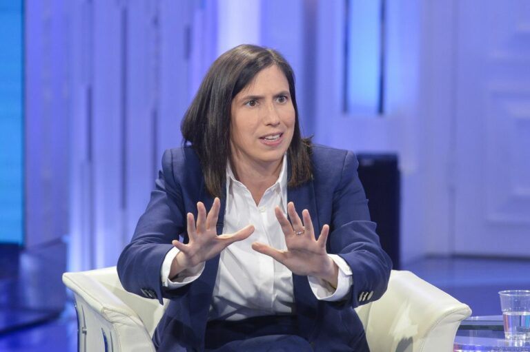 شلاين: رئاسة الوزراء والحكم الذاتي يقسمان البلاد