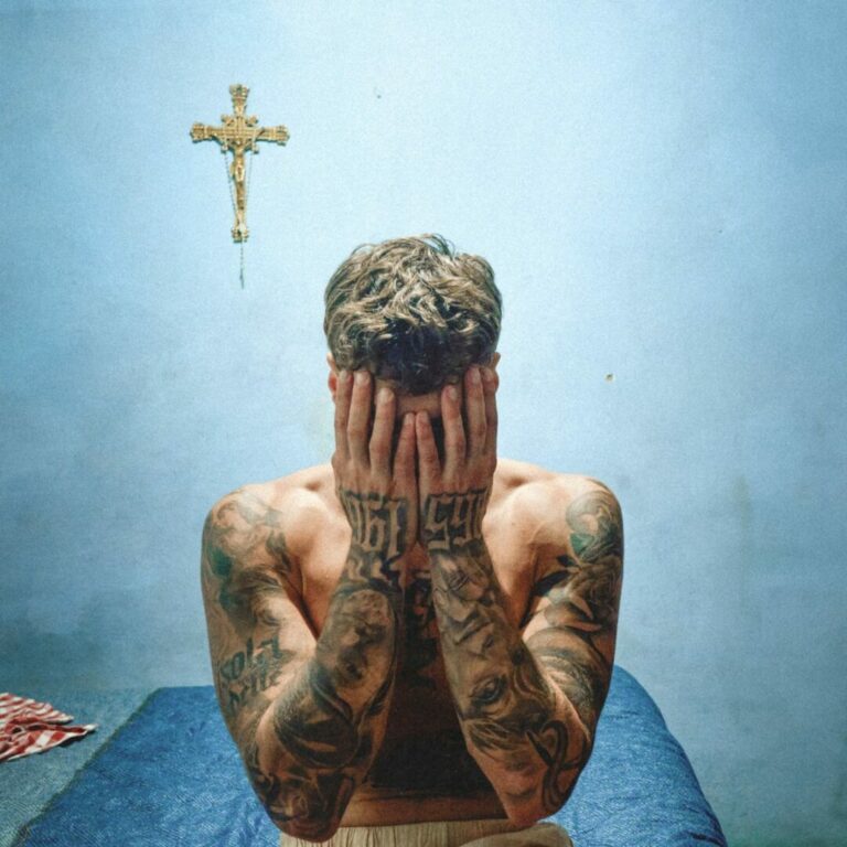 Blanco, per la prima volta in spagnolo con “Desnuda”