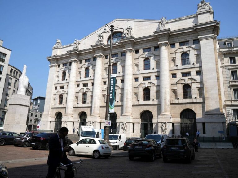 Borsa, a Milano indice Ftse Mib in rialzo