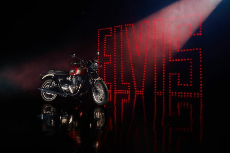 Con la Bonneville T120 Elvis Triumph celebra il re del rock