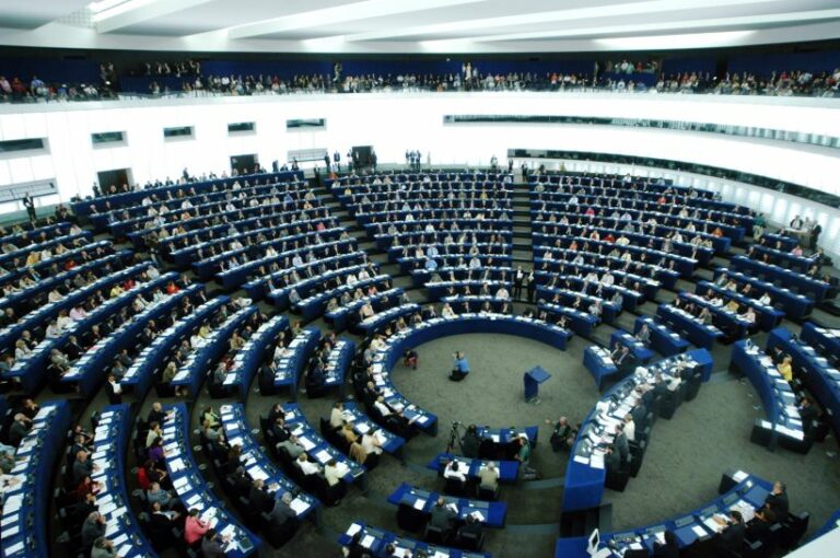 Europee, seggi aperti. Italiani al voto per eleggere 76 parlamentari