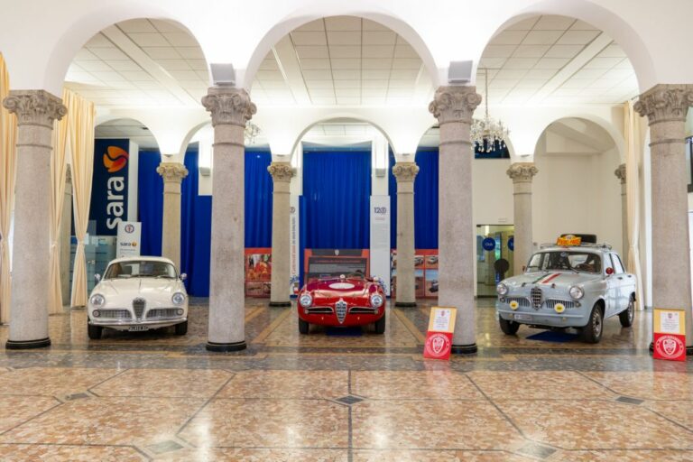Centinaia di appassionati in Aci Milano per ammirare la Giulietta in salone