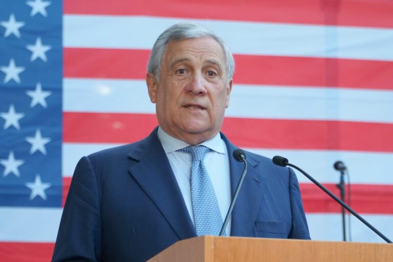 تاياني: لا يمكننا منع الحوار حول اليمين في أوروبا