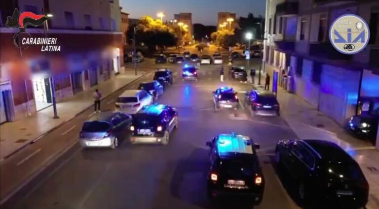 Ad Aprilia 25 arresti per mafia e droga, ai domiciliari anche il sindaco