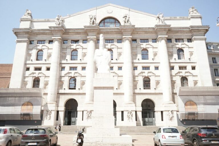 Borsa, Piazza Affari apre in lieve rialzo. Ftse Mib a +0,23%