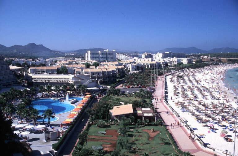 Federalberghi, Faita e sindacati rinnovano contratto 410 mila lavoratori