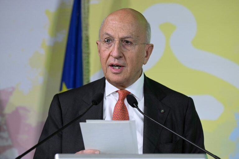 Abi, Patuelli rieletto presidente “Banche sempre più sostenibili”