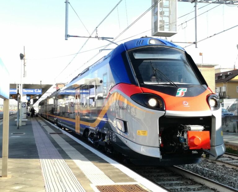 Trenitalia, quattro nuovi collegamenti serali lungo la Costa degli Dei