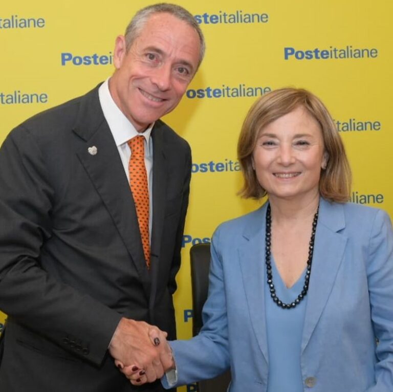 اتفاقية بين بنك الاستثمار الأوروبي والبريد الإيطالي لرقمنة الخدمات