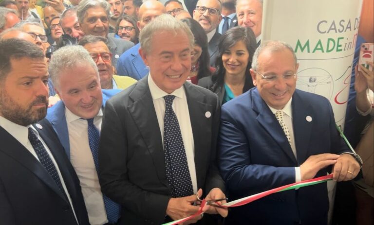 Il ministro Urso inaugura a Napoli la Casa del Made in Italy
