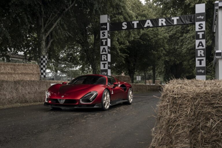 Alfa Romeo 33 Stradale debutta nel Regno Unito a Goodwood