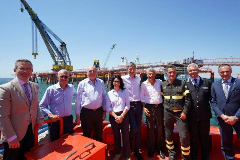 Snam, lavori in linea con i tempi per il rigassificatore di Ravenna