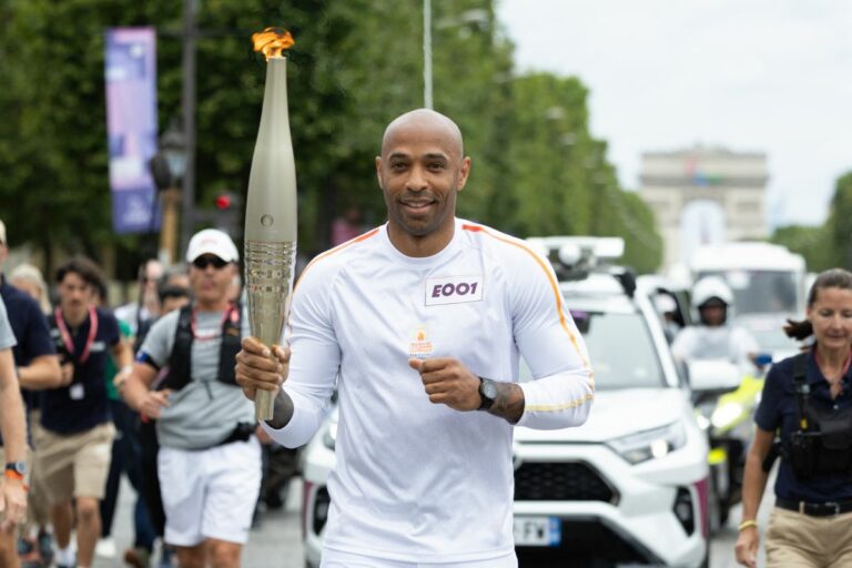 Henry primo tedoforo della fiaccola a Parigi