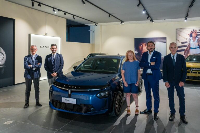 Consegnata la prima Nuova Lancia Ypsilon