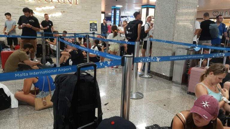 Travelers in Malta hit by 10 hours delay, 85% of flights affected