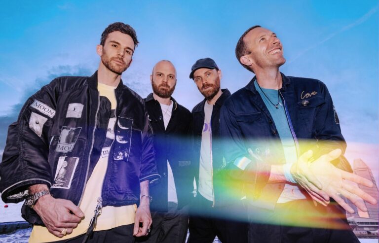 Coldplay, online il lyric video “feelslikeimfallinginlove”