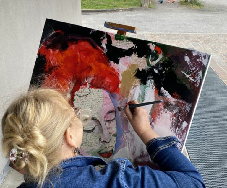 A San Candido il concorso di pittura “La donna nell’arte”