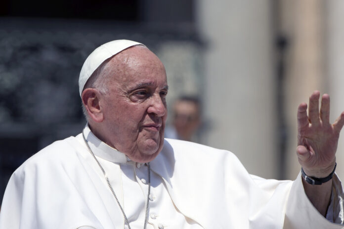 Roma, Papa Francesco durante l'udienza generale settimanale in Piazza San Pietro in Vaticano