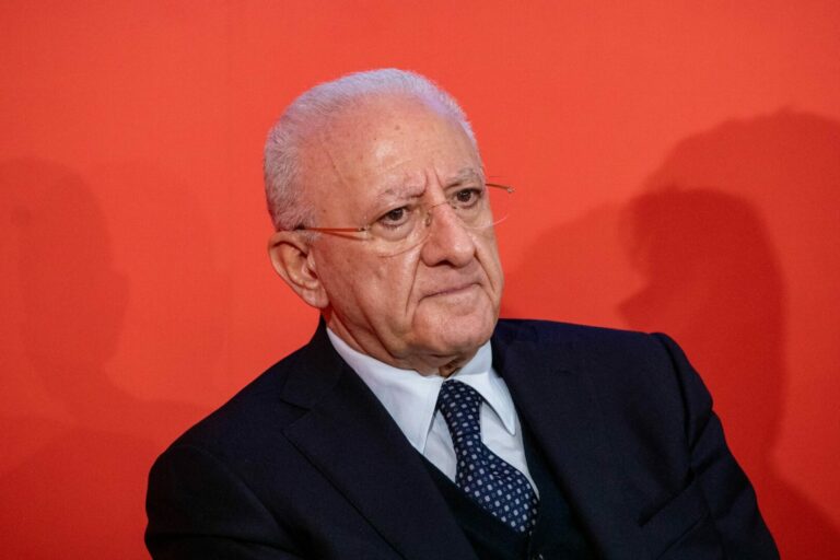 De Luca “Siamo autonomisti ma su una linea diversa, burocrazia zero”