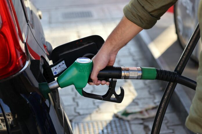 CARBURANTI IL PREZZO DELLA SUPER IN SICILIA SUPERA I 2 EURO A LITRO