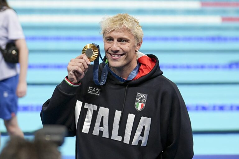 مارتينينجي يمنح إيطاليا أول ميدالية ذهبية في باريس