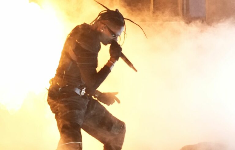 Travis Scott a Milano, 73 mila fan in delirio