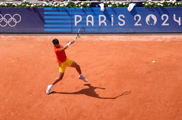 Tennis, Alcaraz piega Paul ed è in semifinale