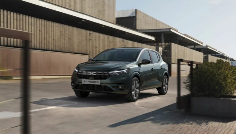 A luglio Dacia sale sul terzo gradino del podio assoluto italiano