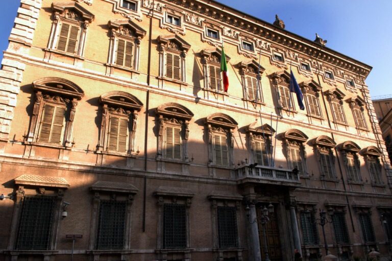 مجلس الشيوخ الإيطالي يوافق على مرسوم البنية التحتية بأغلبية 98 صوتًا