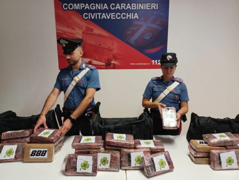 In auto con 51 chili di cocaina al porto di Civitavecchia, 3 arresti