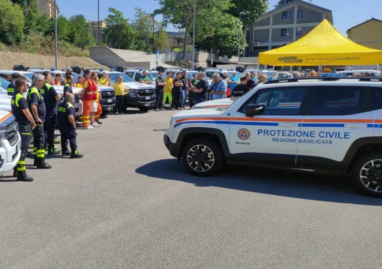 Protezione civile della Basilicata consegna 11 nuovi mezzi antincendio