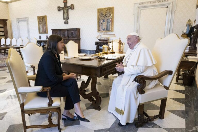 Cattolica, la rettrice Beccalli in udienza da Papa Francesco